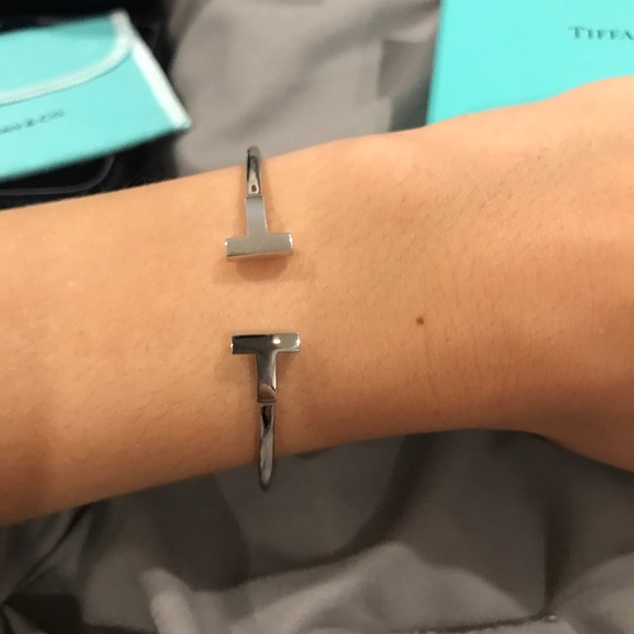 Tiffany & Co T wire White Gold bracelet - Picture 4 of 7